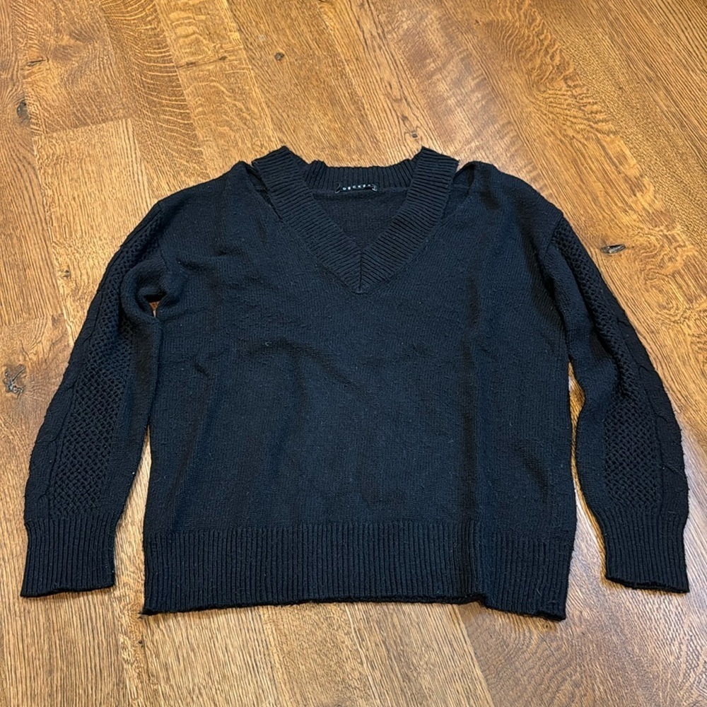 Decker Women’s Sweater Black